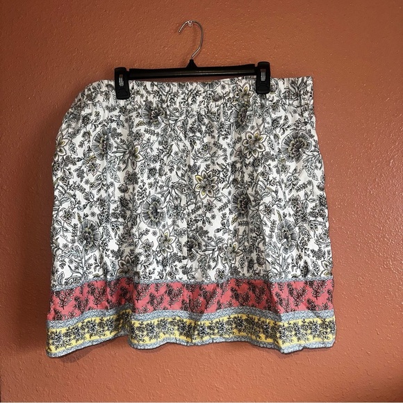 LOFT Mini Skirt - Picture 2 of 2